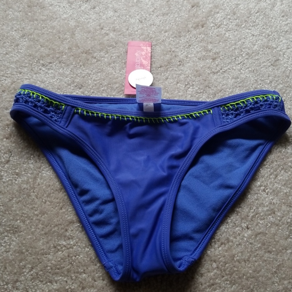 Bikini bottoms with crochet details